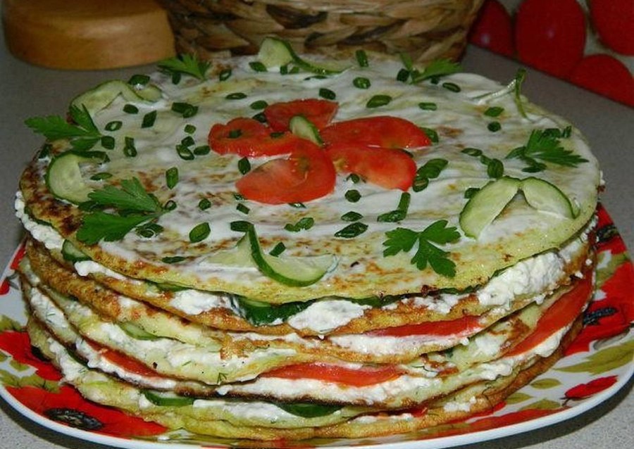 Кабачковый торт с помидорой