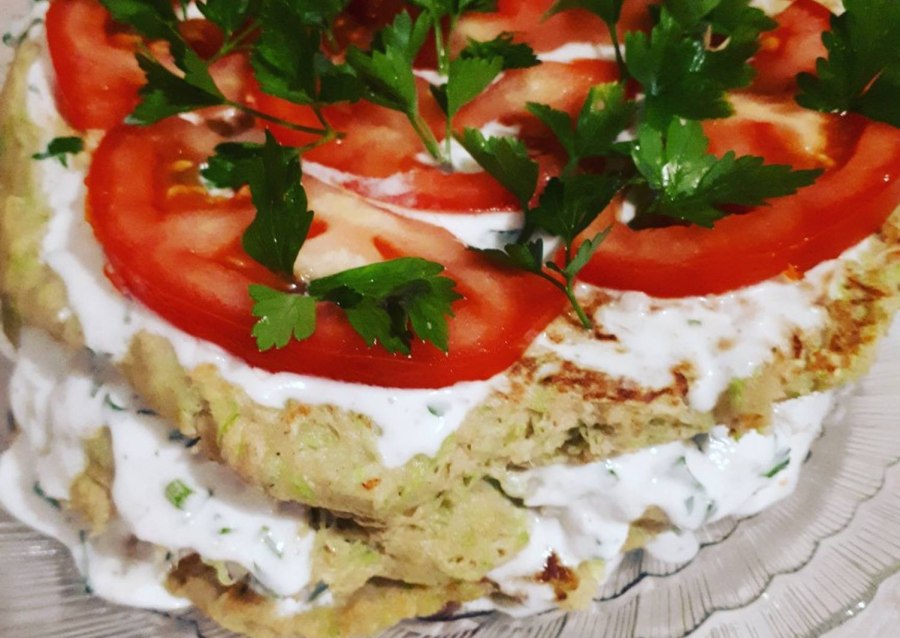 Кабачковый торт с помидорами и сыром