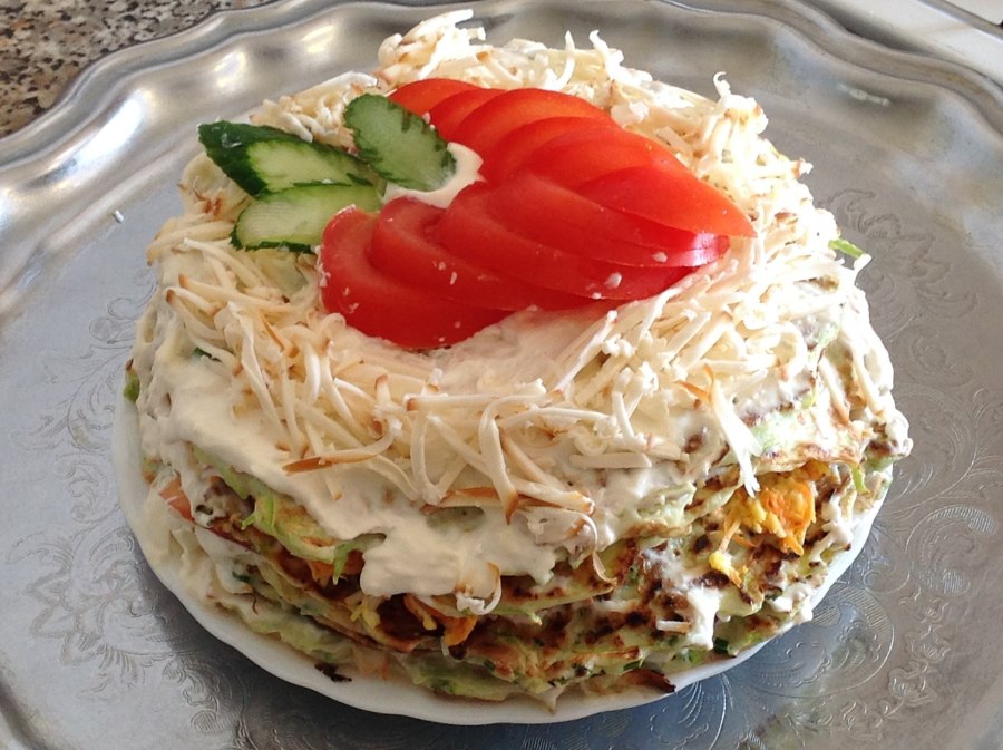 Кабачковый торт с помидорами