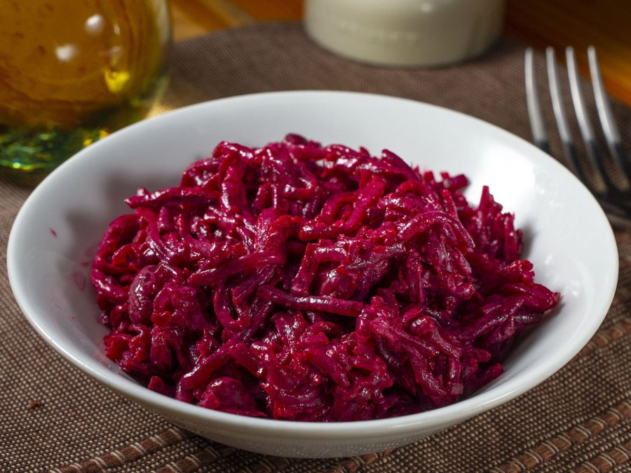 Салат с капустой и свеклой