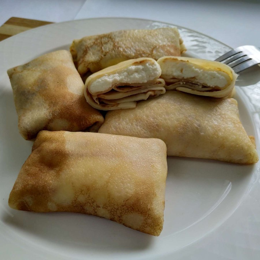 Блины с творогом и изюмом