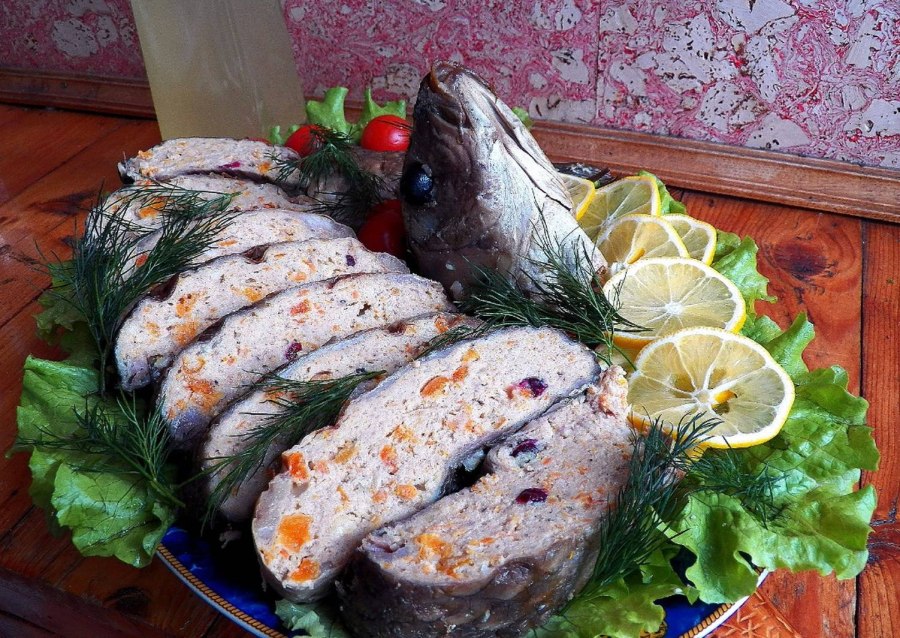 Сазан фаршированный