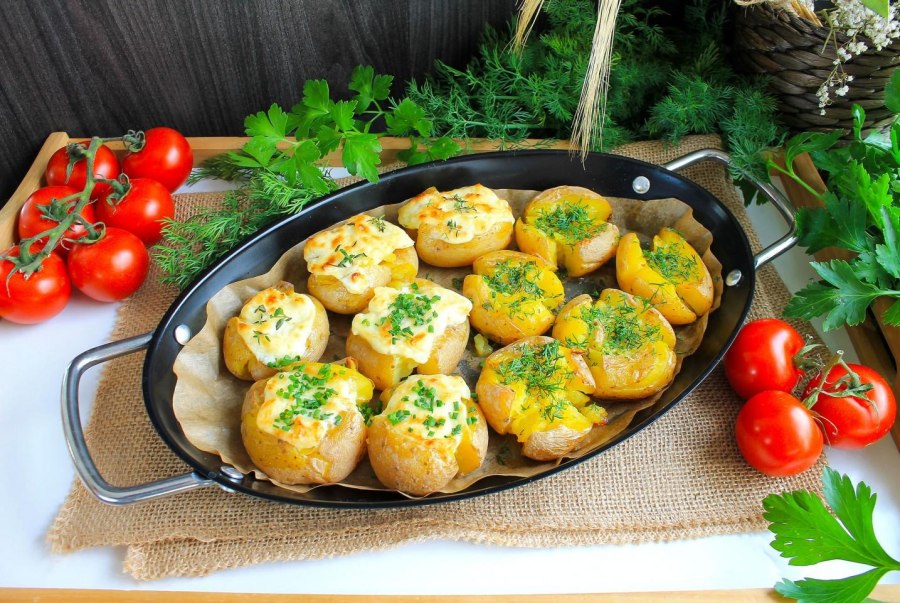 Вареная картошка в духовке