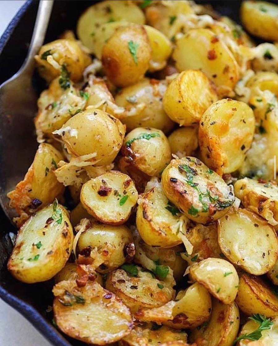 Запеченный молодой картофель