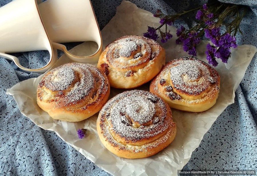 Булочки с изюмом