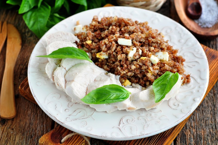 Гречка с отварной курицей
