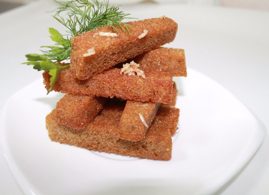 Чесночные крутоны