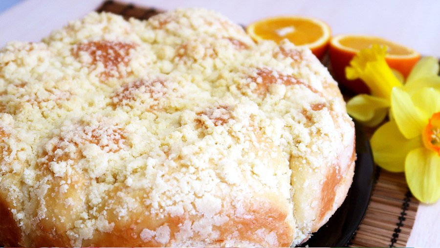 Булочка с сахарной крошкой