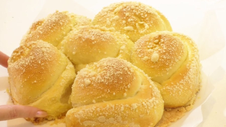 Булочка с посыпкой