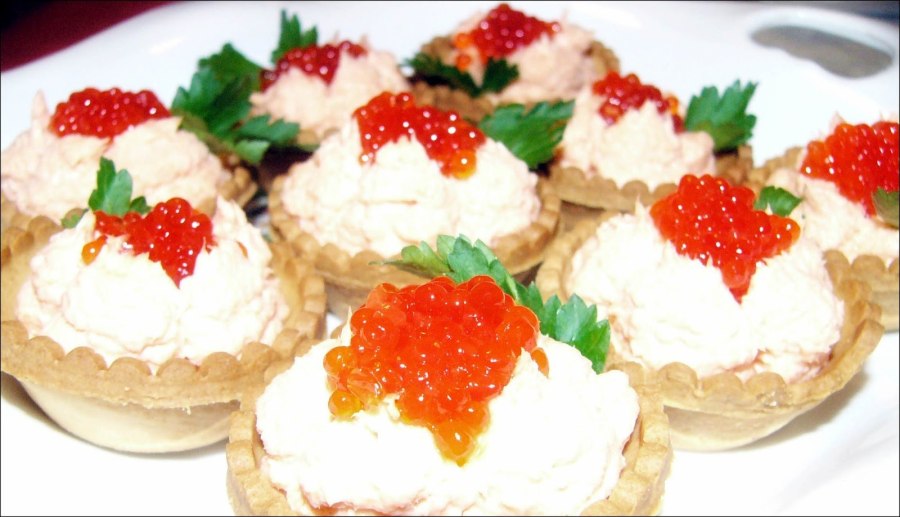 Корзиночки с красной икрой
