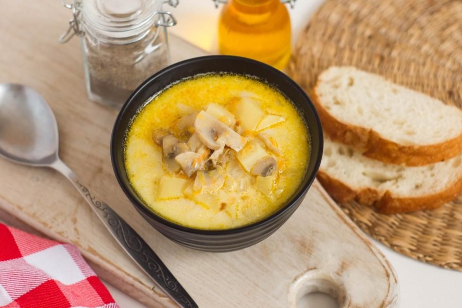 Сливочный суп с шампиньонами и плавленным сыром