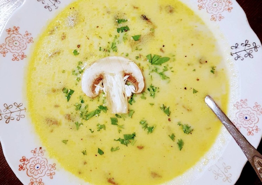 Суп с плавленным сыром и курицей и грибами