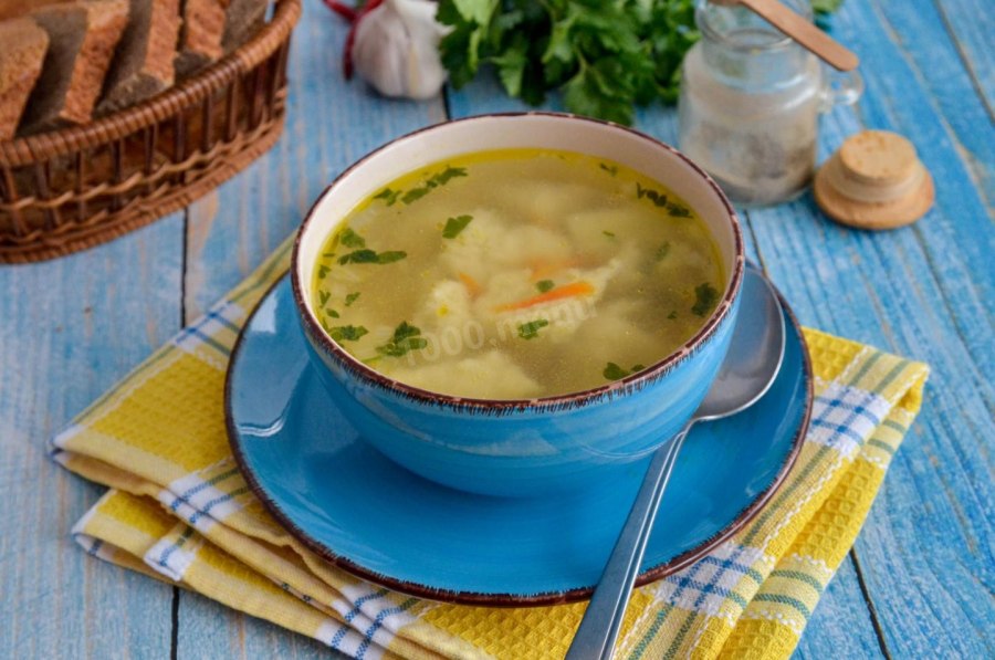 Суп с клёцками на курином бульоне