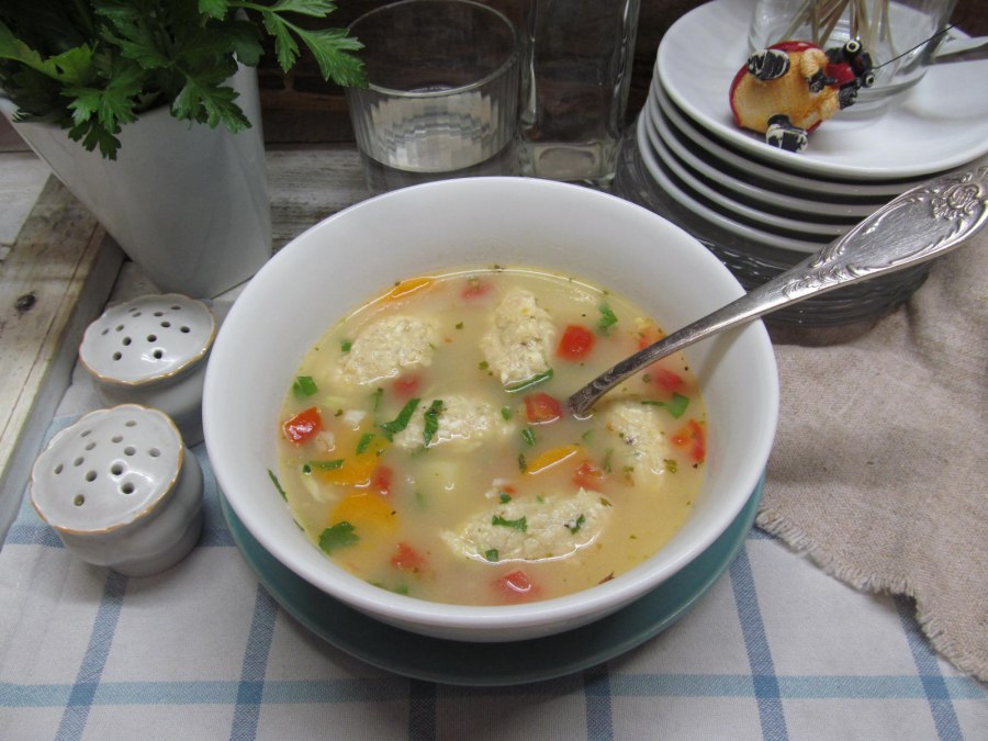 Суп с клёцками на курином
