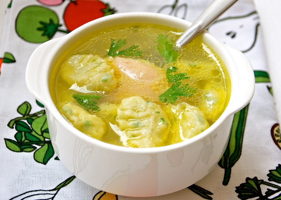 Консоме с клецками