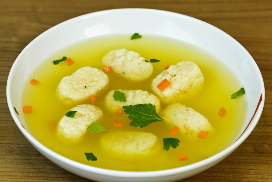 Бульон с клецками