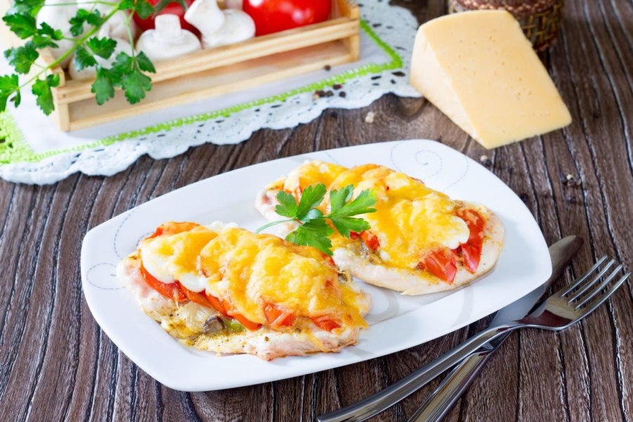 Мясо по-французски в духовке из куриного филе