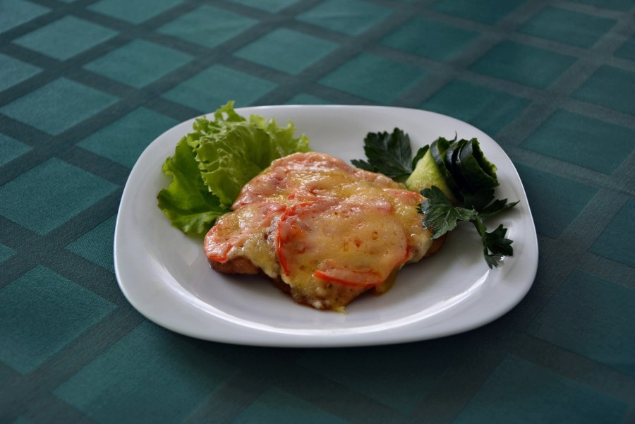 Куриное филе запеченное с грибами