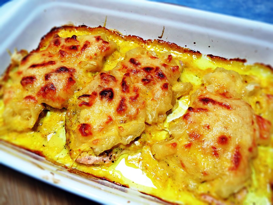 Мясо под сыром в духовке