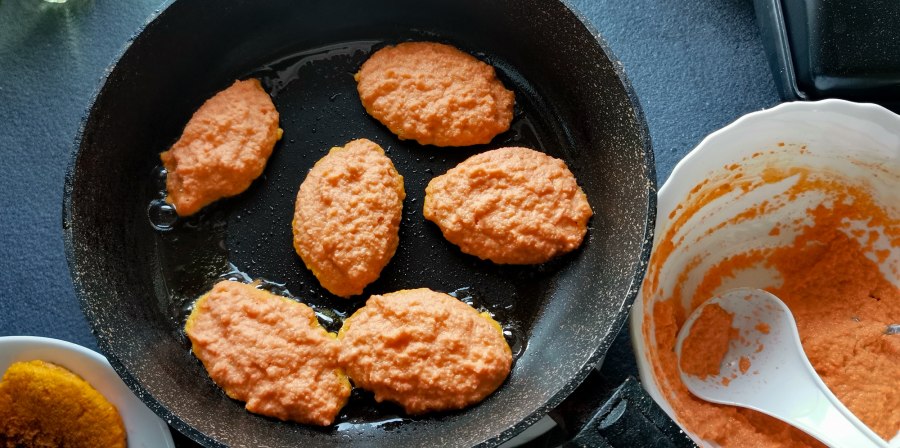 Морковные котлеты с манкой
