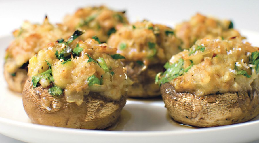 Шампиньоны фаршированные курицей