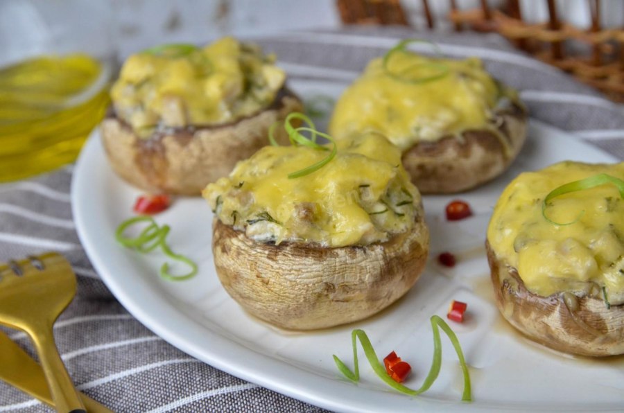 Шампиньоны фаршированные куриным филе
