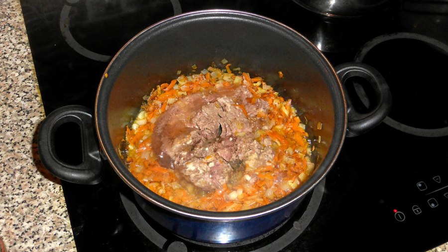 Перловка с тушенкой