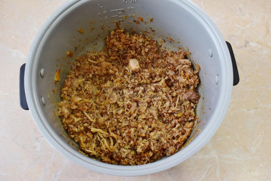 Гречка с тушёнкой на сковороде