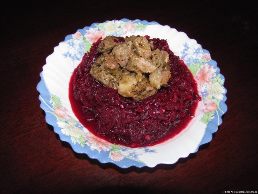 Тушёная говядина с луком