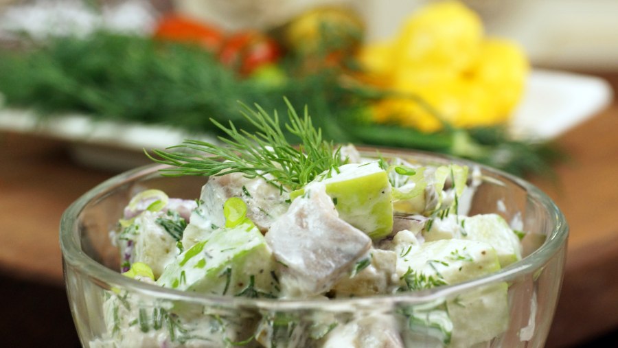 Салат селедка с картошкой