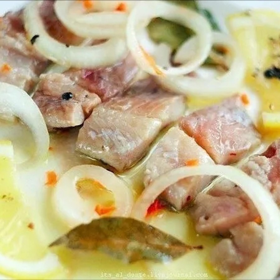 Салат из селедки с яблоком