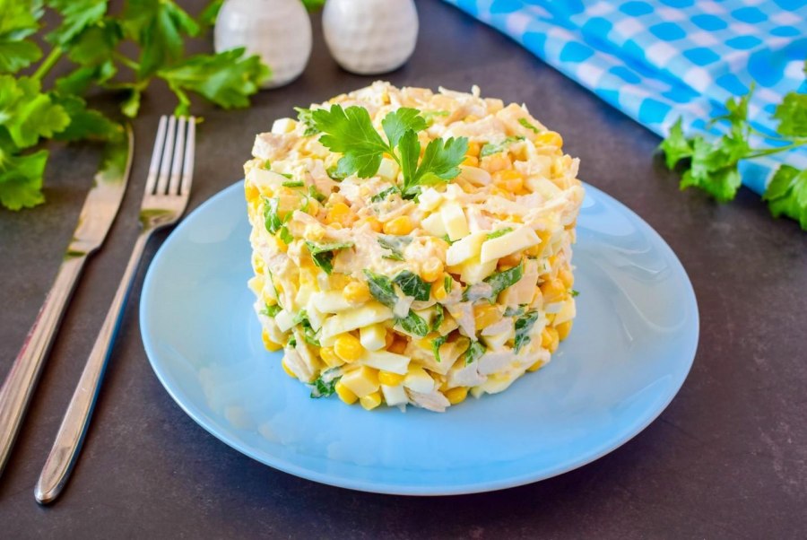 Салат курица кукуруза сыр яйцо