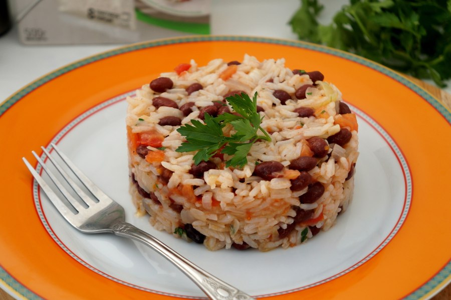 Салат с курицей кукурузой огурцами и яйцами