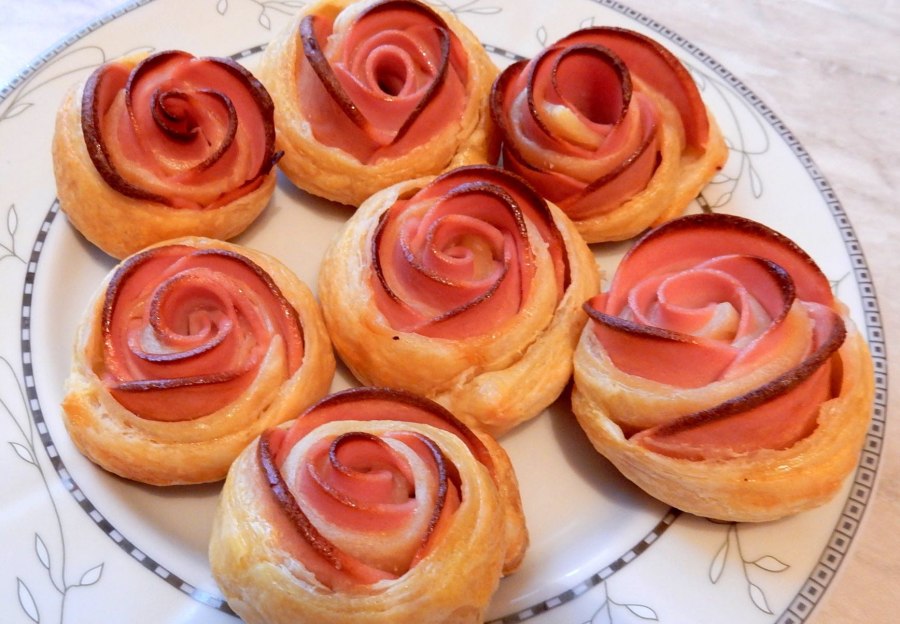Плюшки розочки с яблоками