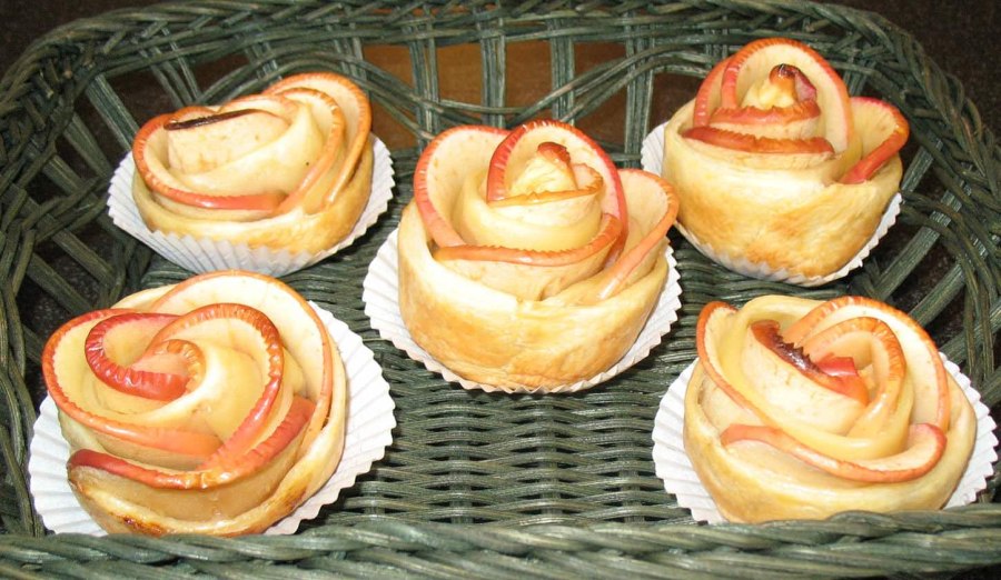 Красивые булочки с изюмом