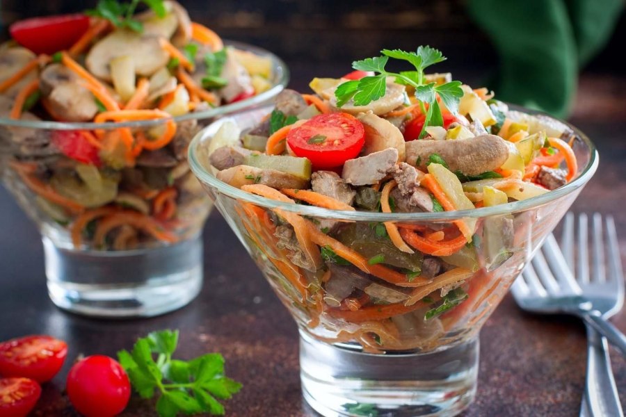 Салат с языком и грибами
