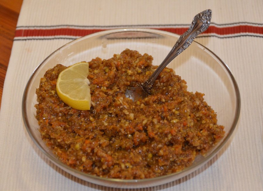Мед с орешками и сухофруктами