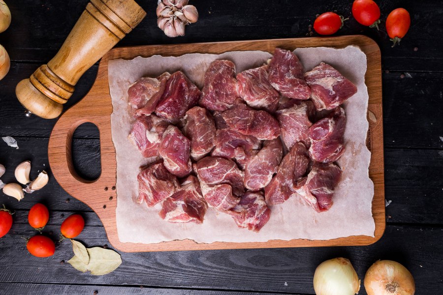 Рулет из свиной шкурки