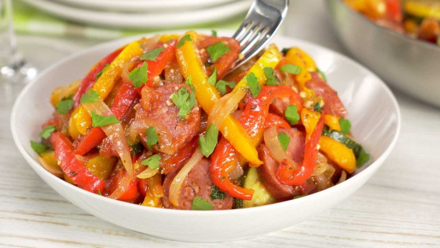 Овощное рагу с кабачками и перцем
