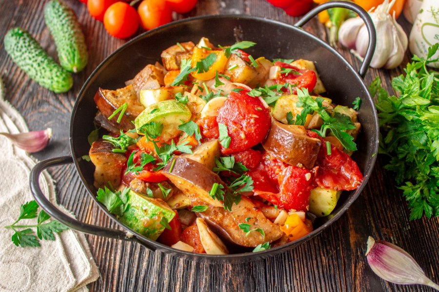 Овощное рагу с кабачками