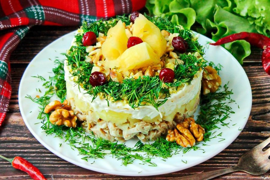 Салат Дамский каприз с курицей