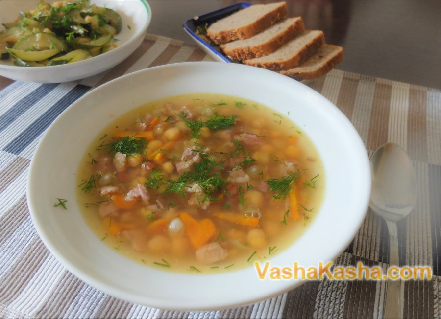 Гороховый суп с копчеными ребрышками