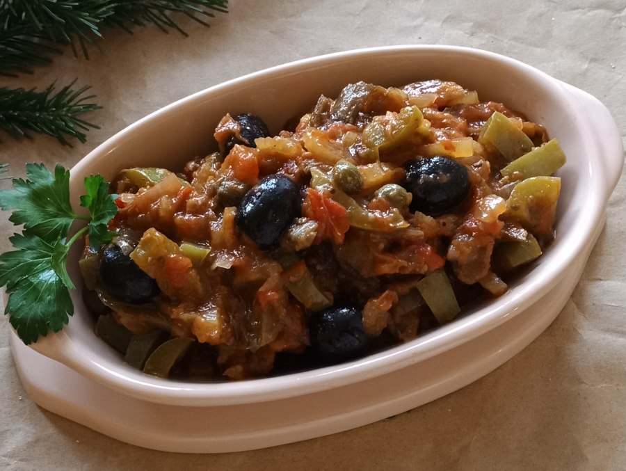 Жаркое с баклажанами и картошкой и мясом
