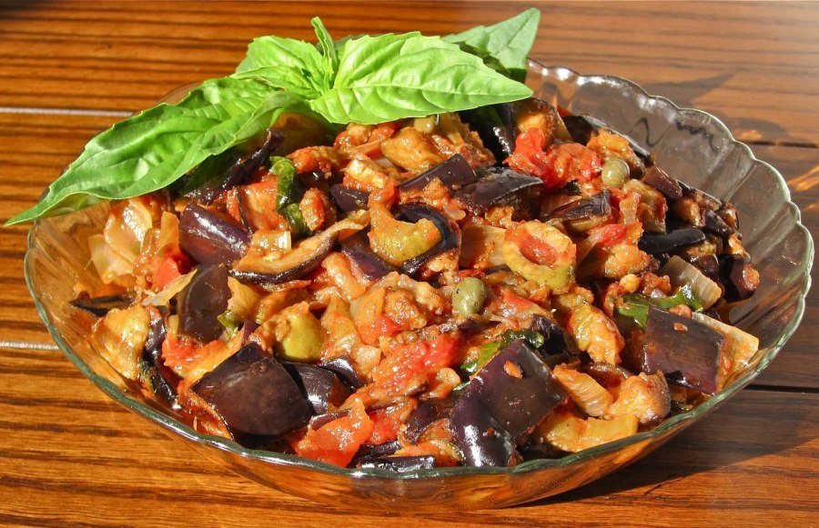 Овощное рагу с цукини и баклажанами