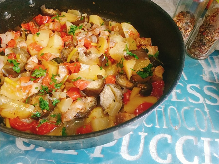 Блюдо с баклажанами и картошкой