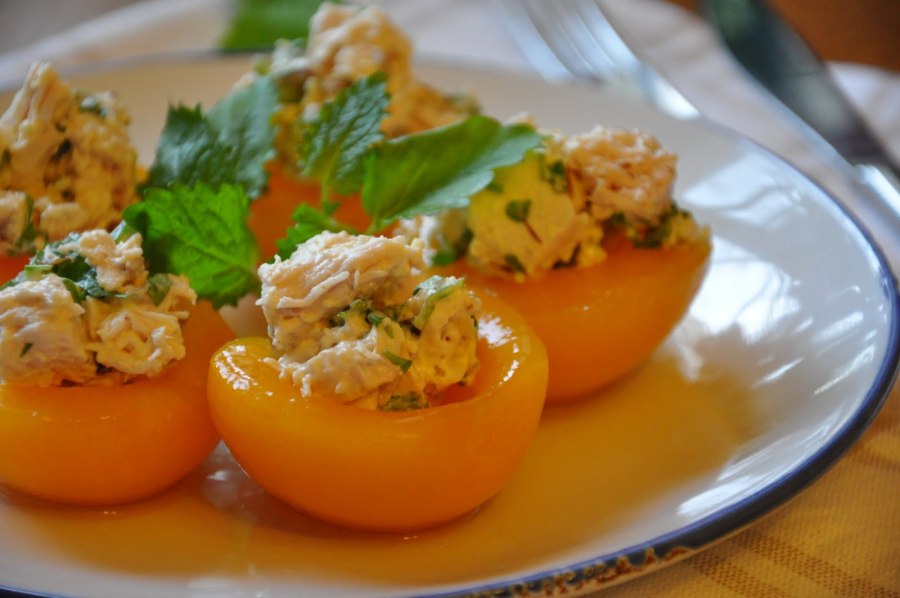 Фаршированные персики с курицей