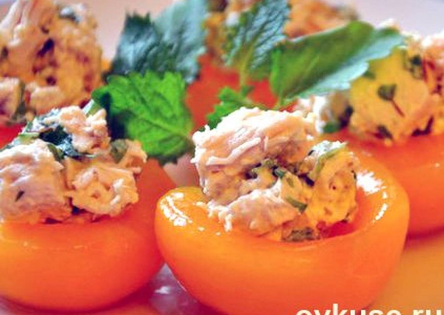 Персики фаршированные сыром