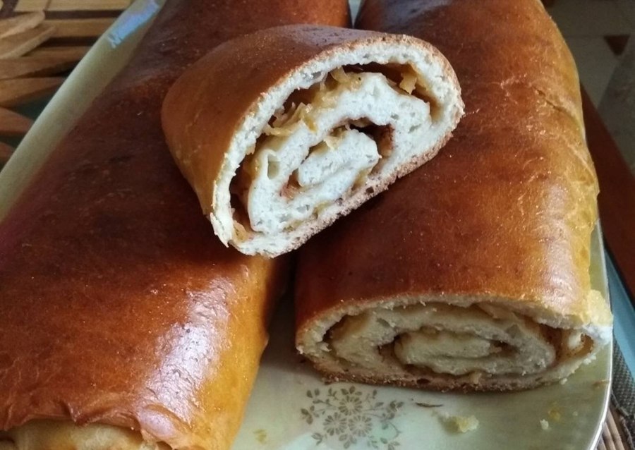 Яблочный рулет с корицей