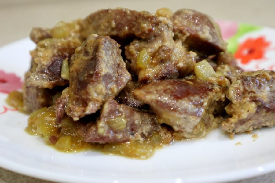 Подлива из куриной печени с луком и морковью