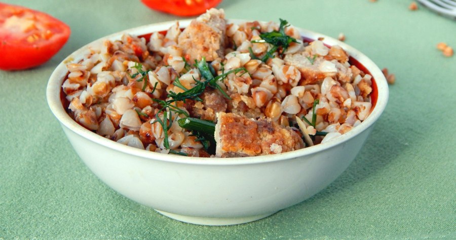 Гречневая каша с грибами и луком